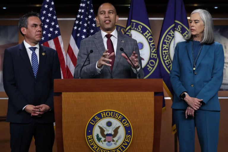 Democrats mount resistance to GOP effort to keep government open