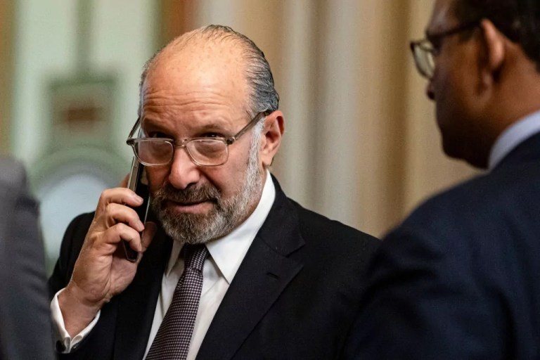 ‘Gold card’ website for immigrants seeking permanent US residency to debut next week