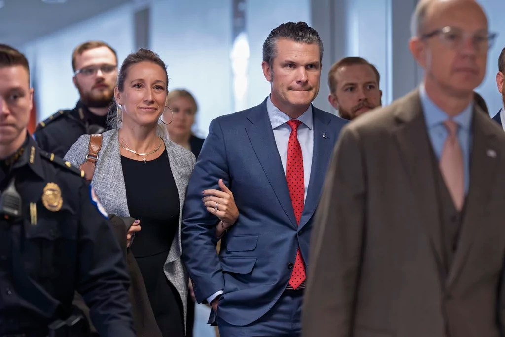 Trump backs Hegseth following Fox News awards night as DeSantis waits in the wings