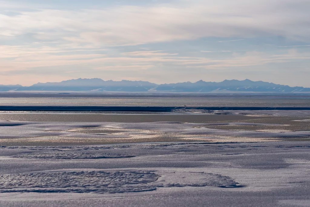 Trump signs executive order supporting oil and gas drilling in Alaska