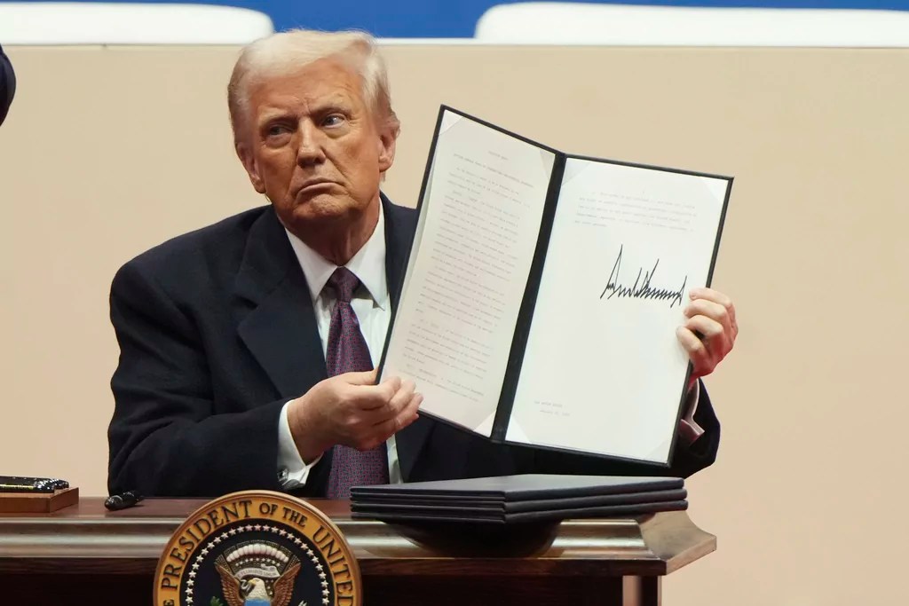 Trump arrives at White House to sign second round of executive orders