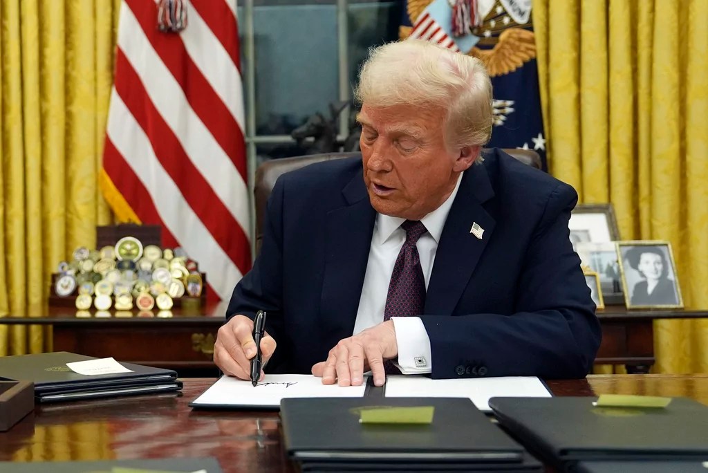 Trump signs order to keep TikTok up for 75 days