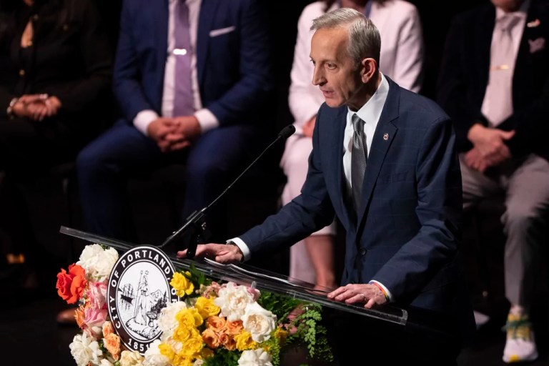 Portland mayor orders hundreds of government workers to return to office