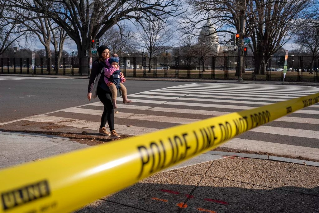Man jumps to his death from DC radio tower after 60-hour barricade situation