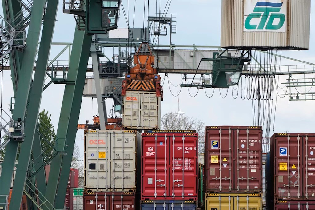 EU approves 25% retaliatory tariffs against the US
