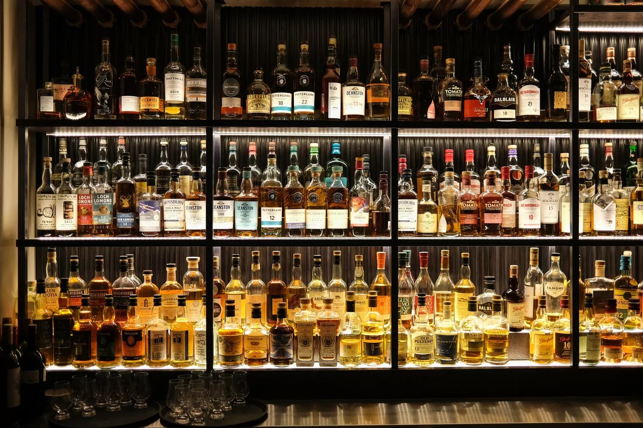 Surgeon general calls for cancer warning labels on alcohol