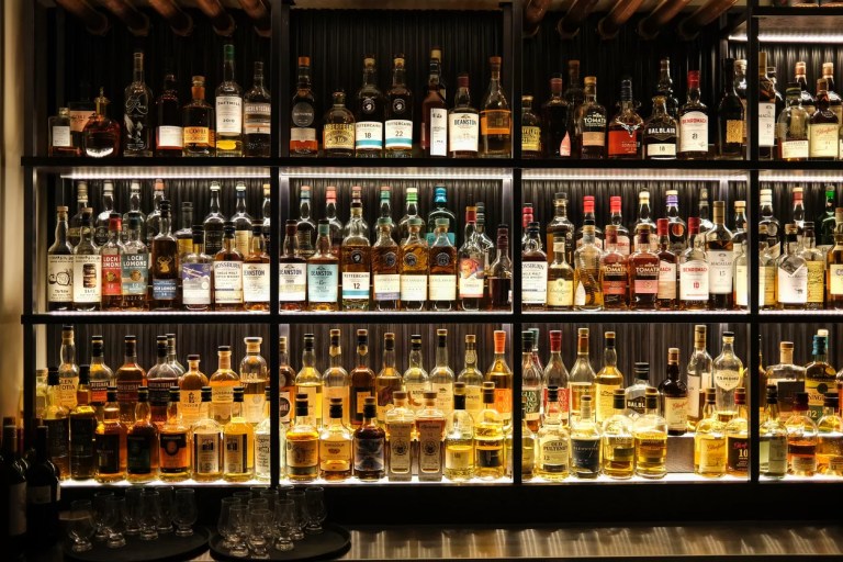 Surgeon general calls for cancer warning labels on alcohol