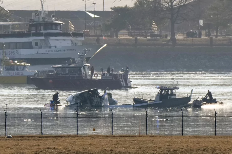 NTSB reveals American Airlines pilot may have tried last-minute maneuver to avoid crash