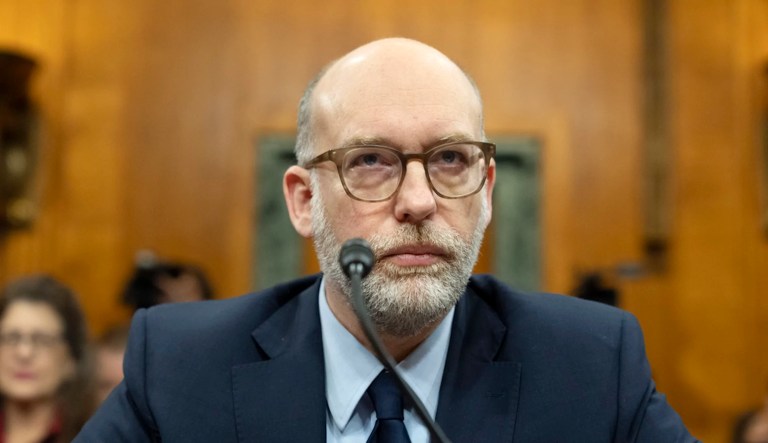 Federal employee union sues Vought over CFPB order to stop working