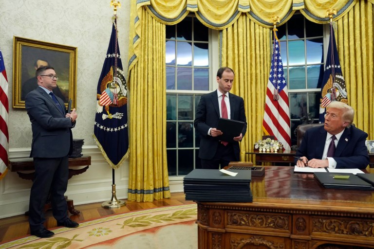 Trump temporarily blocks permitting and leasing for wind projects