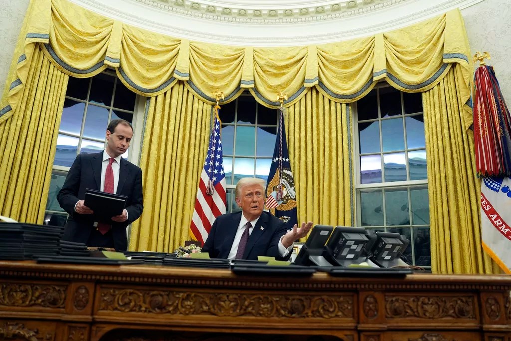 Trump orders restart of new LNG export permit approvals