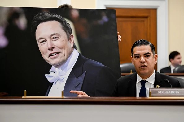 MTG mocked by House Democrat with Musk picture during first DOGE panel
