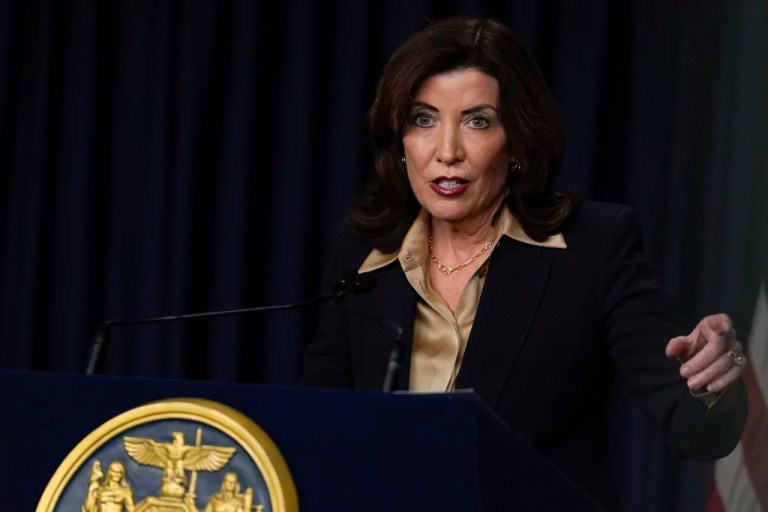 Hochul makes last-ditch congestion pricing bid to Trump with ‘nice colors’ and ‘big words’
