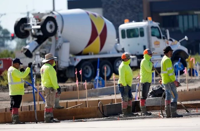 IL construction workers highest paid in U.S. as new home building lags