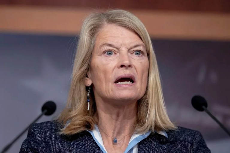 Murkowski rushes to defense of federal workers in rebuke of Musk-backed email