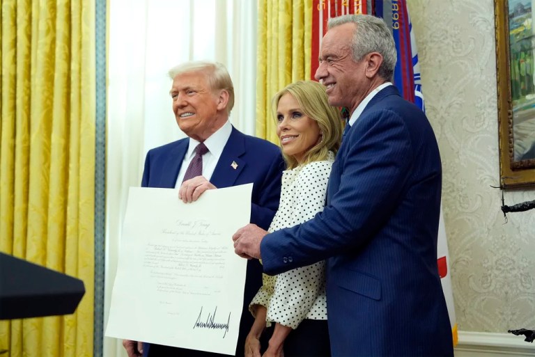 Trump signs executive order to abolish COVID-19 vaccine mandates in schools