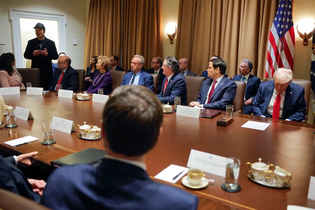 Trump to sign executive order backing Musk and DOGE efforts after first Cabinet meeting