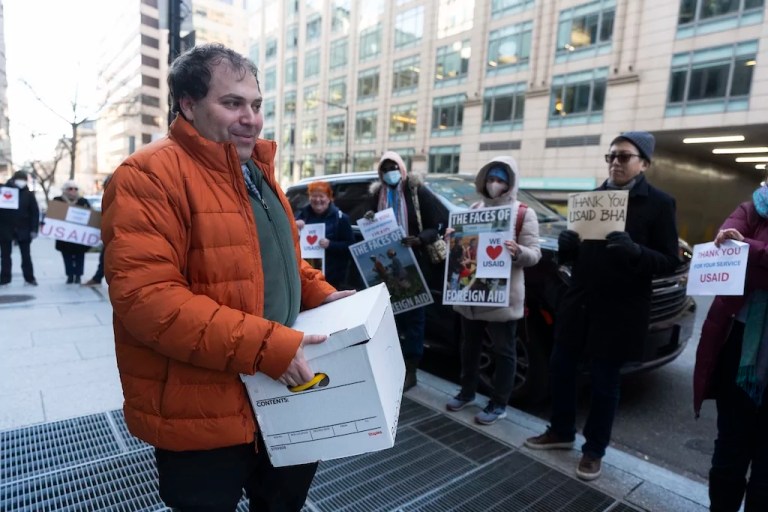 USAID staff given two days to clear out belongings as court demands unfreezing funds