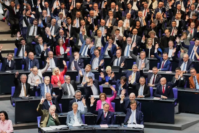 AfD lawmakers take their seats in unwelcoming Bundestag