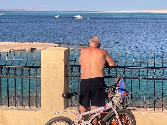 Submarine sinks in Egypt