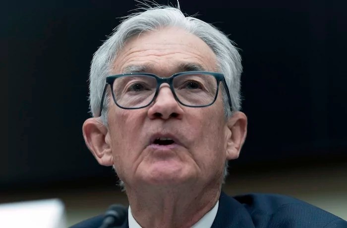 Jerome Powell discusses tariffs at a FOMC meeting.