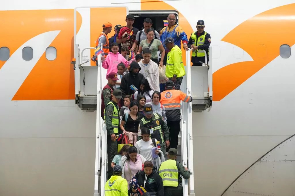 Trump administration sends first deportation flight to Venezuela after Maduro lifted pause