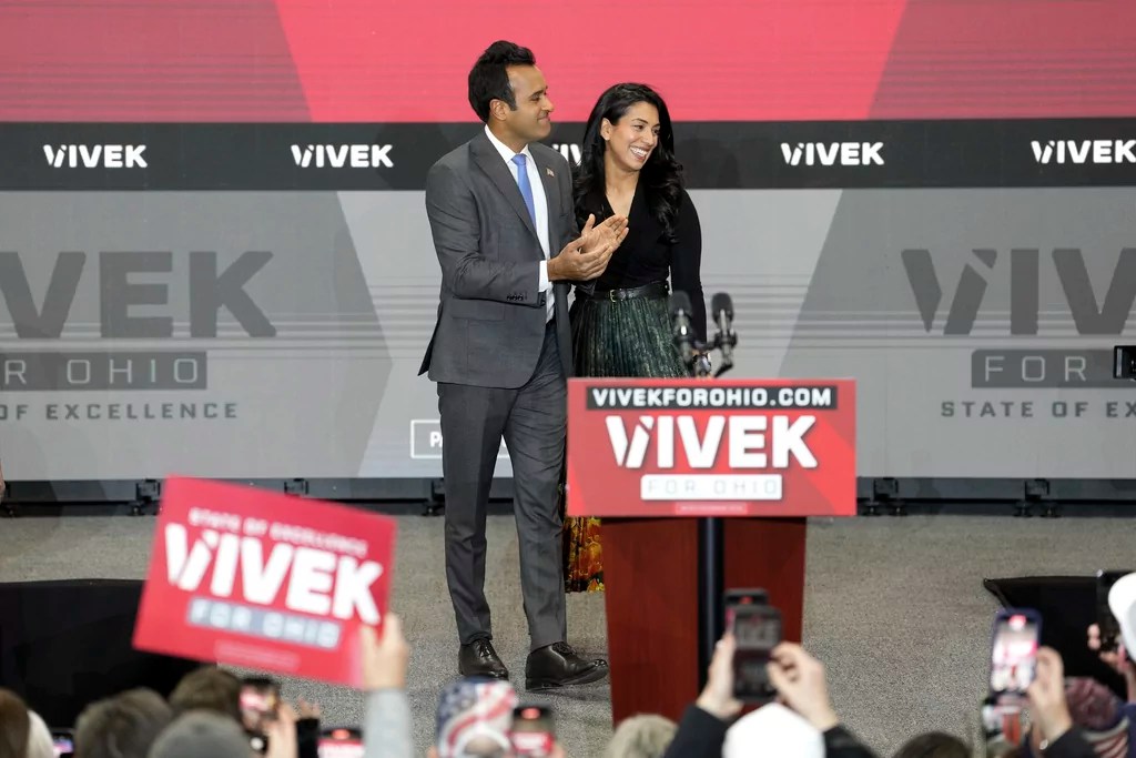 Apoorva Ramaswamy, right, introduces her husband, Vivek Ramaswamy, left, before the announcement of his candidacy for Ohio governor, Monday, Feb. 24, 2025, in West Chester Township, Ohio. (AP Photo/Kareem Elgazzar)