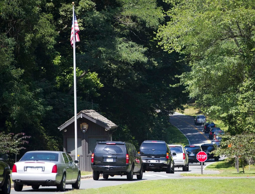 Motorcade vehicles escorting President Barack Obama and members of his family arrive at entrance to Prince William Forest Park in Va., Sunday, Aug. 28, 2016.