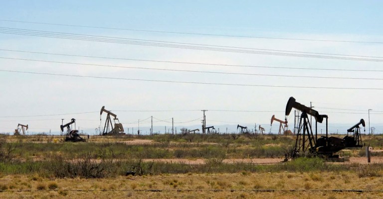 US rig count up slightly amid oil market turbulence