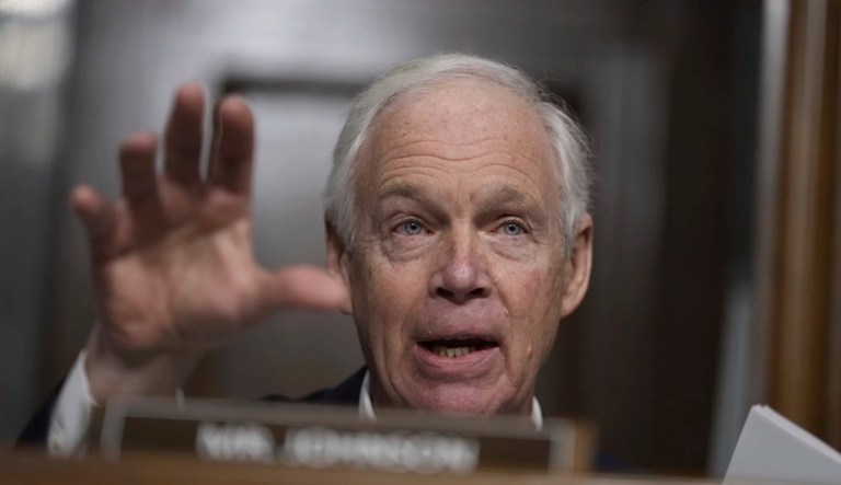 Trump reassures deficit-skittish Republicans at White House meeting