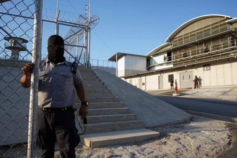 Supreme Court orders Trump administration to return mistakenly deported man from El Salvador