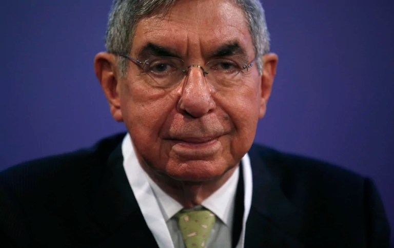 Nobel Peace Prize laureate and two-time Costa Rican President Oscar Arias looks at the media during the opening ceremony of the XV World Summit of Nobel Peace Laureates at the University in Barcelona, Spain, Nov. 13, 2015.