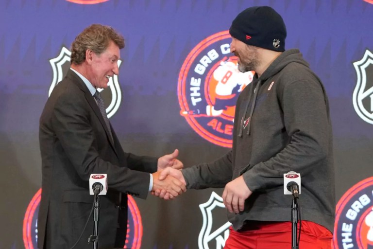 Alex Ovechkin and Wayne Gretzky are tied at 894 goals. Ovechkin can break the record Sunday