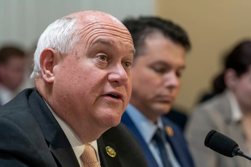 Some House GOP budget holdouts cave after White House meeting, but not enough