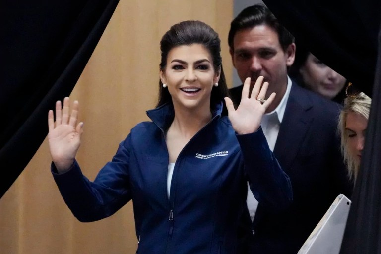 Casey DeSantis waves while introduced with husband Republican presidential candidate Florida Gov. Ron DeSantis during a campaign event, Thursday, June 1, 2023, in Rochester, N.H.