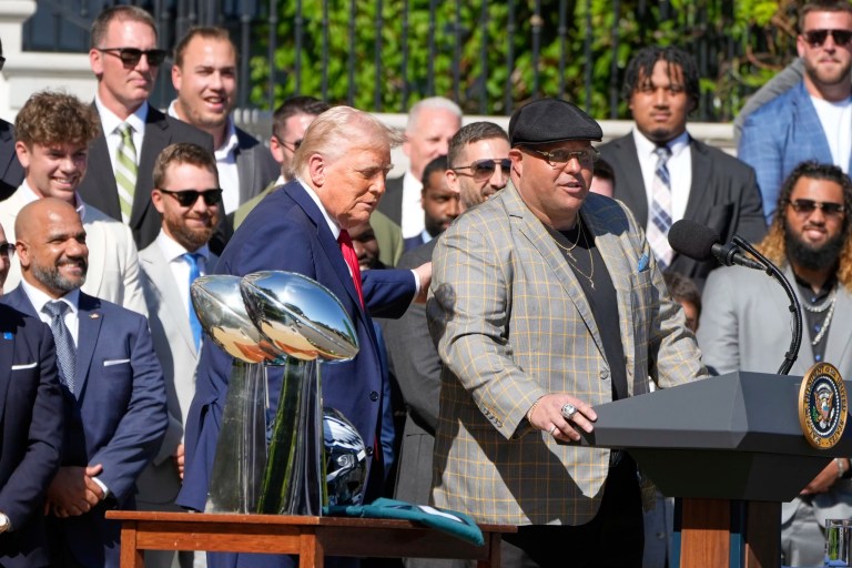 Trump welcomes Philadelphia Eagles to White House to celebrate Super Bowl win