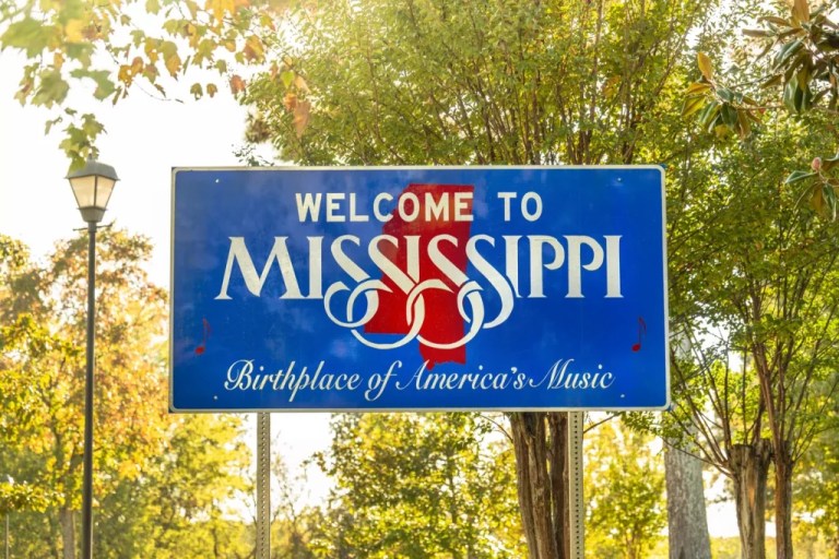 Welcome to Mississippi state border roadside entrance sign.