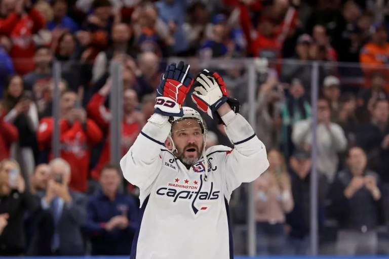 Alex Ovechkin breaks Wayne Gretzky’s NHL career goals record by scoring his 895th