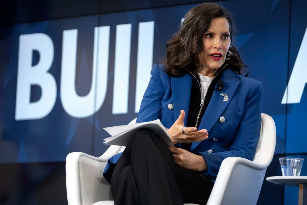 Trump praises Gretchen Whitmer during Oval Office signing ceremony