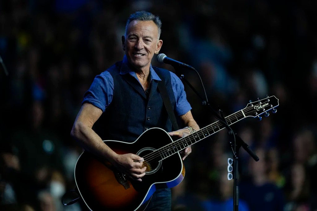 Springsteen blasts Trump’s ‘corrupt, incompetent, treasonous administration’ at UK show