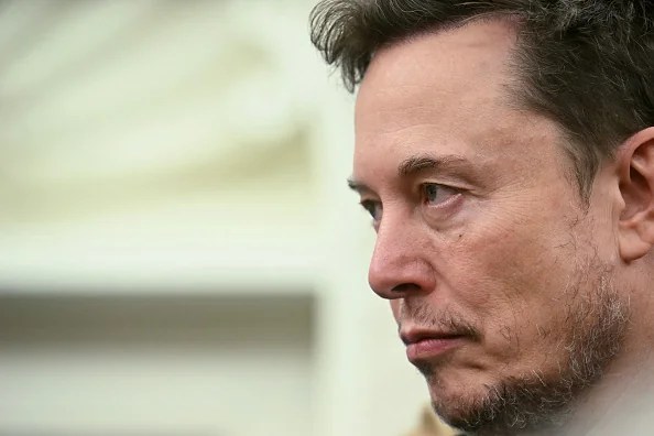 Musk glares at South African president in meeting where Trump accused country of racial discrimination