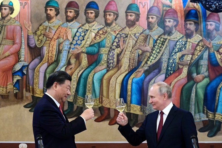 Russian President Vladimir Putin, right, and Chinese President Xi Jinping raise a toast at their dinner in the Hall of Facets in the Kremlin in Moscow on March 21, 2023.