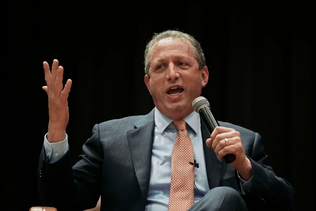 Brad Lander spurns AIPAC in campaign launch to challenge Dan Goldman