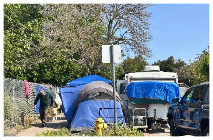 Gavin Newsom calls on California cities to ban homeless encampments