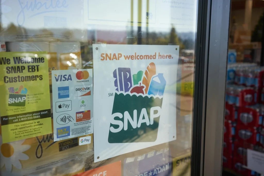 What happens if SNAP payments stop on Nov. 1? 