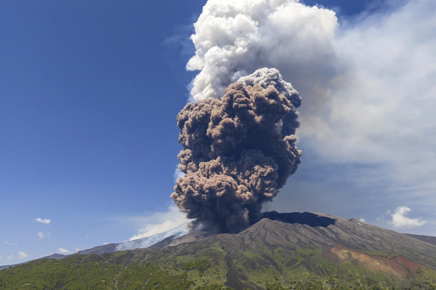 Sicily’s Mount Etna produces enormous ash cloud in volcanic eruption