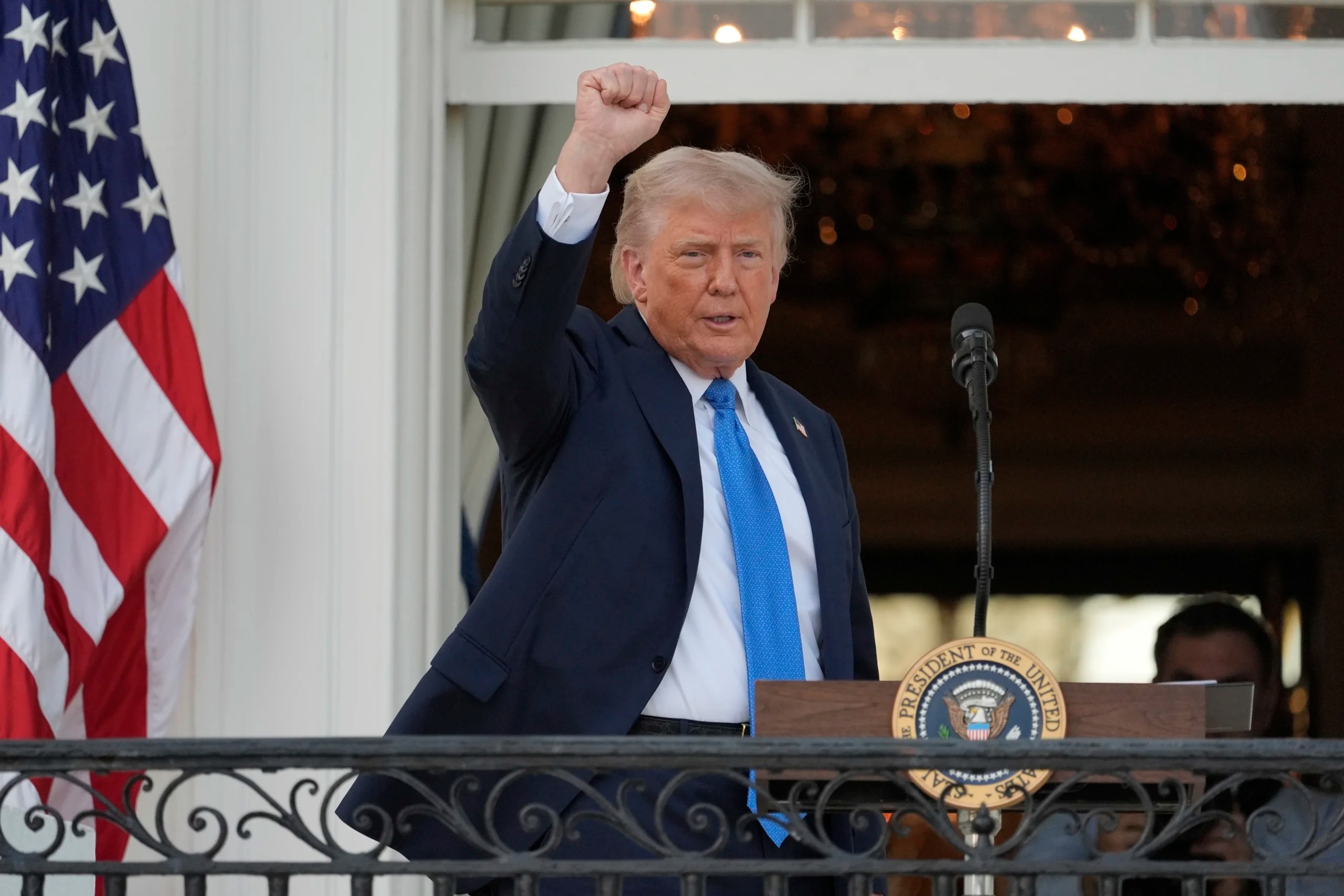 Top pollsters: Trump maintains high approval rating