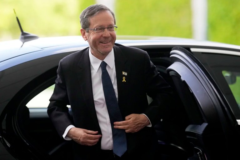 Israeli leaders send mixed messages on Iran regime change