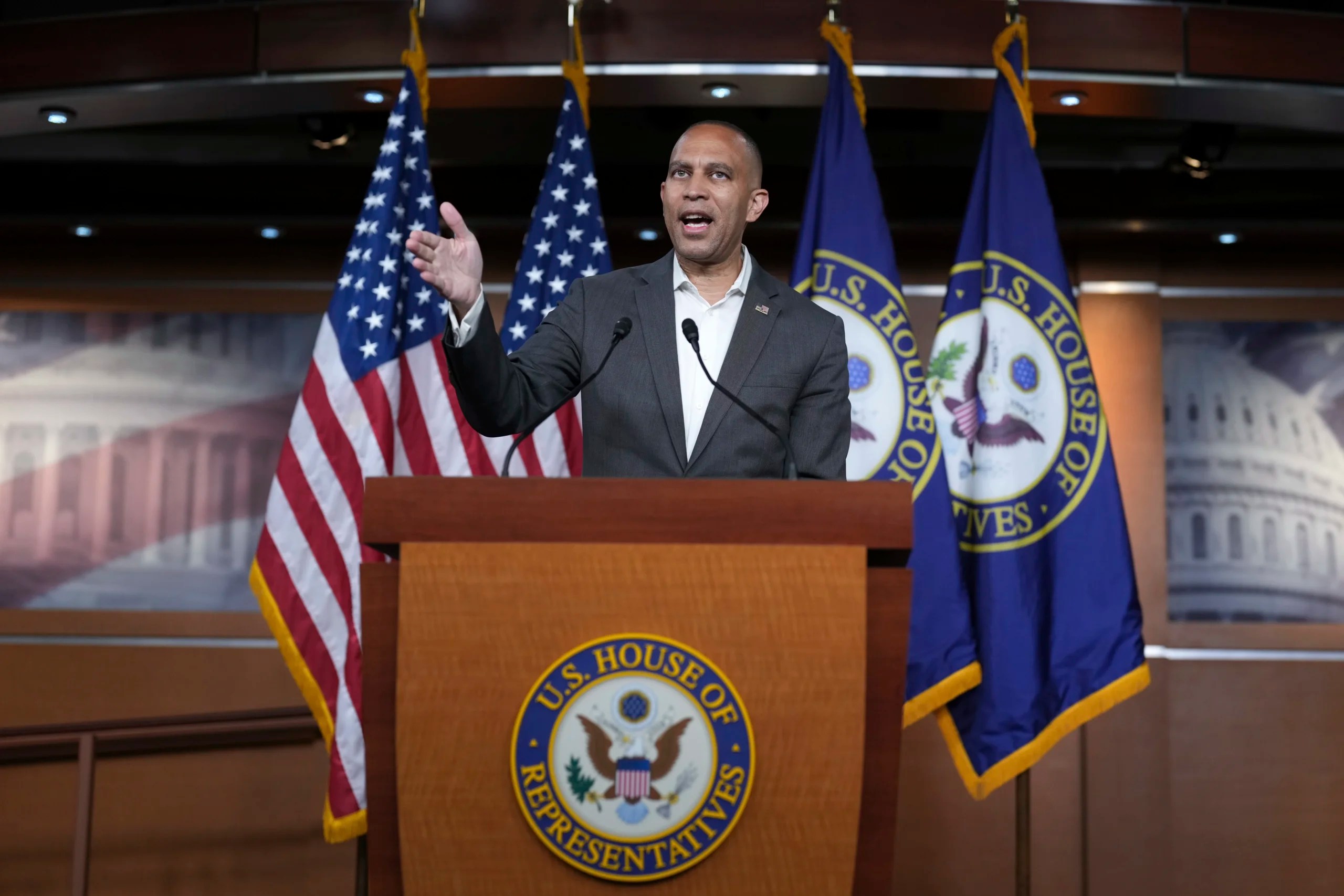 Hakeem Jeffries says ‘Gang of Eight’ has yet to be briefed on Iran strikes 