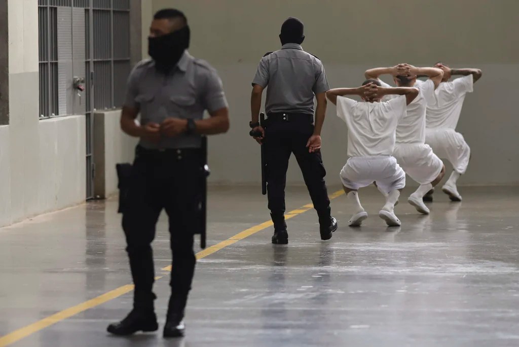 Judge rules migrants sent to Salvadoran prison must have chance to contest deportation